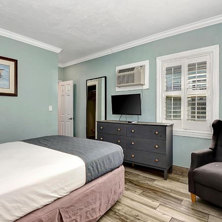 Shoreline Suites & Cabana Cottages - Beachfront Дейтона-Бич Экстерьер фото