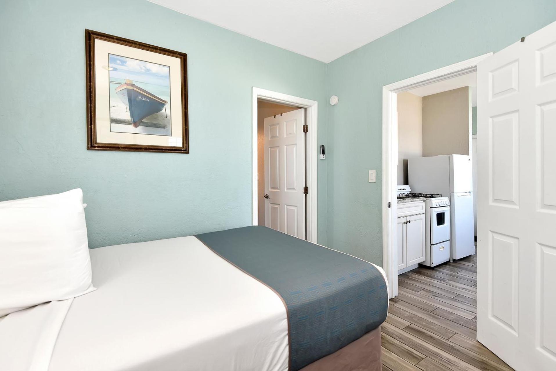 Shoreline Suites & Cabana Cottages - Beachfront Дейтона-Бич Экстерьер фото