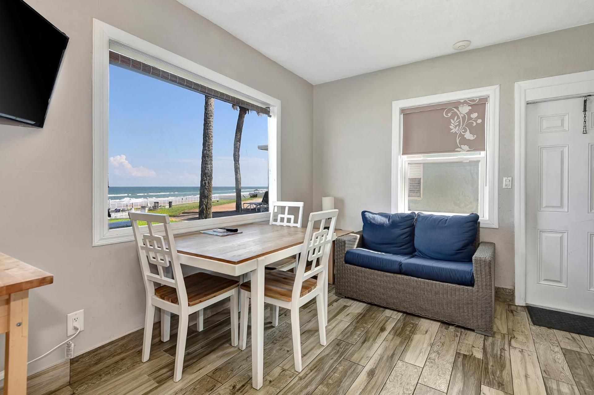 Shoreline Suites & Cabana Cottages - Beachfront Дейтона-Бич Экстерьер фото