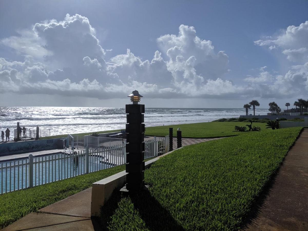 Shoreline Suites & Cabana Cottages - Beachfront Дейтона-Бич Экстерьер фото