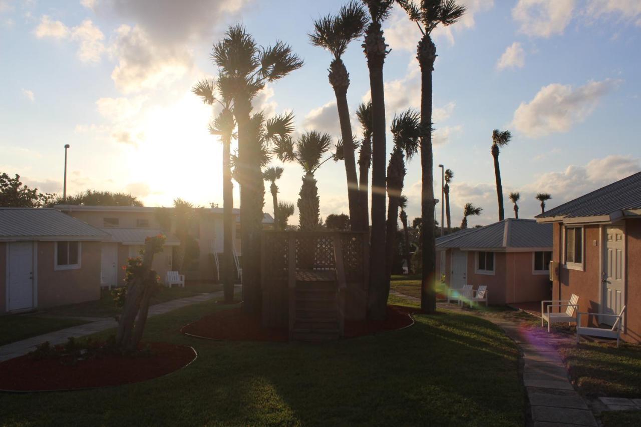 Shoreline Suites & Cabana Cottages - Beachfront Дейтона-Бич Экстерьер фото